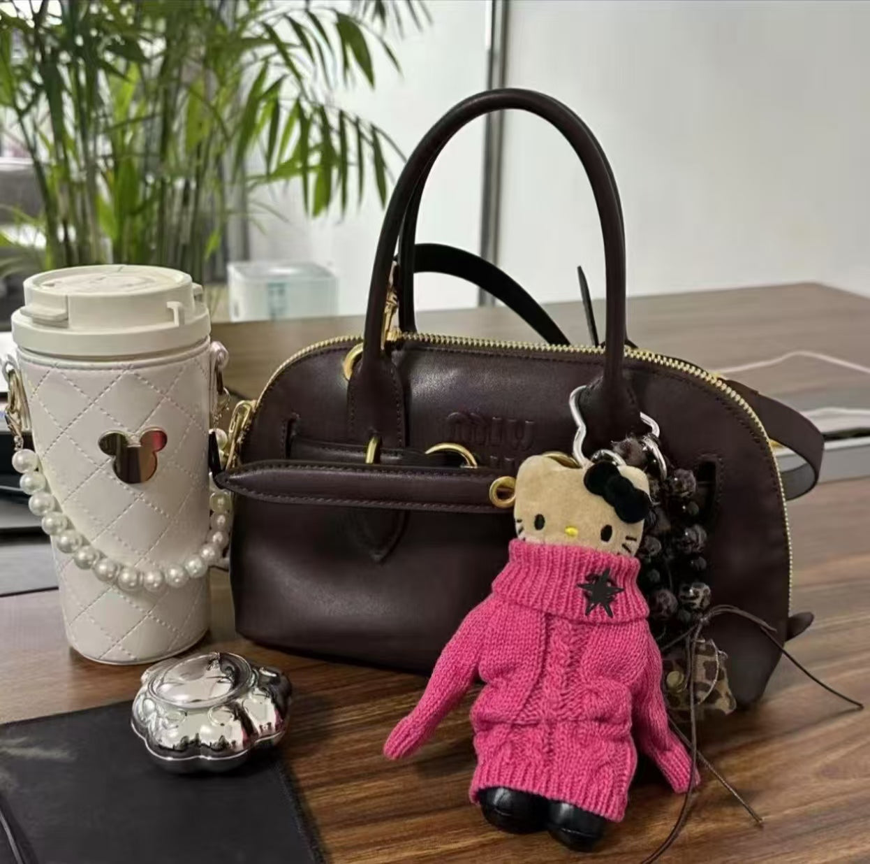 Medieval pink sweater fashion long-legged cat Hello kitty cat doll schoolbag small pendant doll cute girl pendant